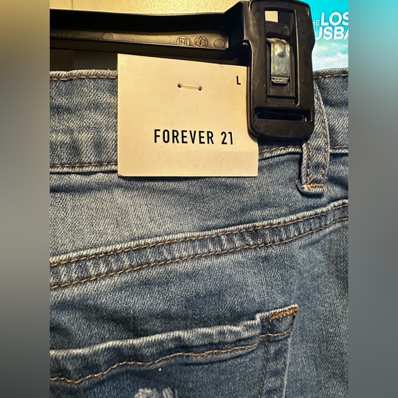 NWT Forever 21 Distressed Denim Skirt - Picture 4 of 5